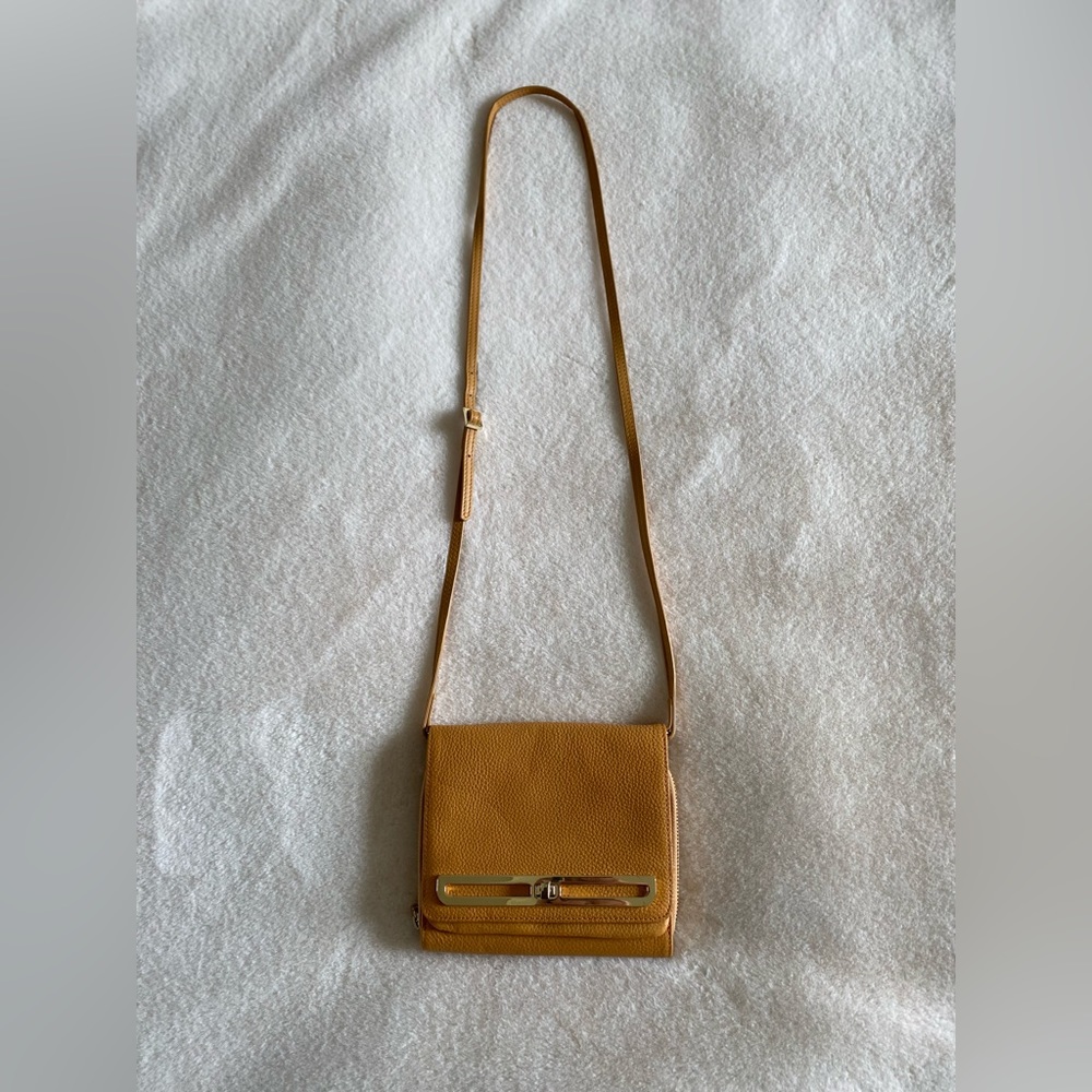 Vince Camuto crossbody leather purse | bag | adjustable | minimalist